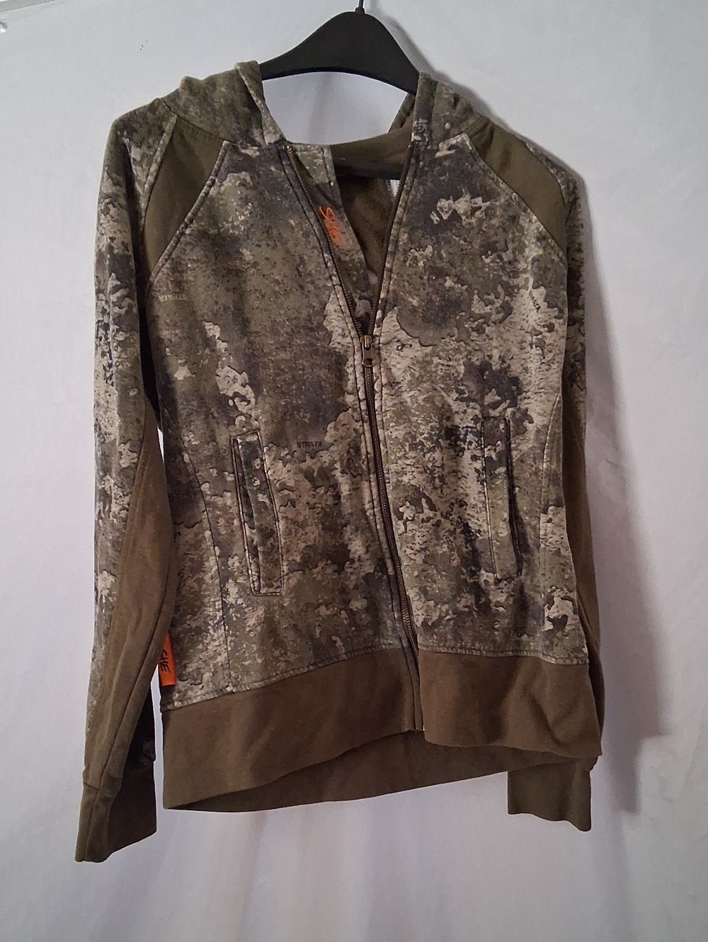 🌿 SHE Women’s Camo Zip-Up Hoodie Size: M Excellent, like new